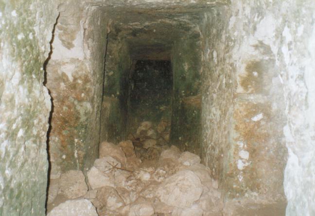 inside_catacombs.jpg, 30/12/01, 43 kB